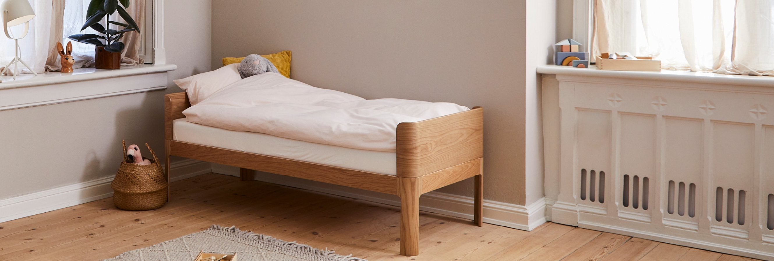 Room with a junior bed from FLEXA