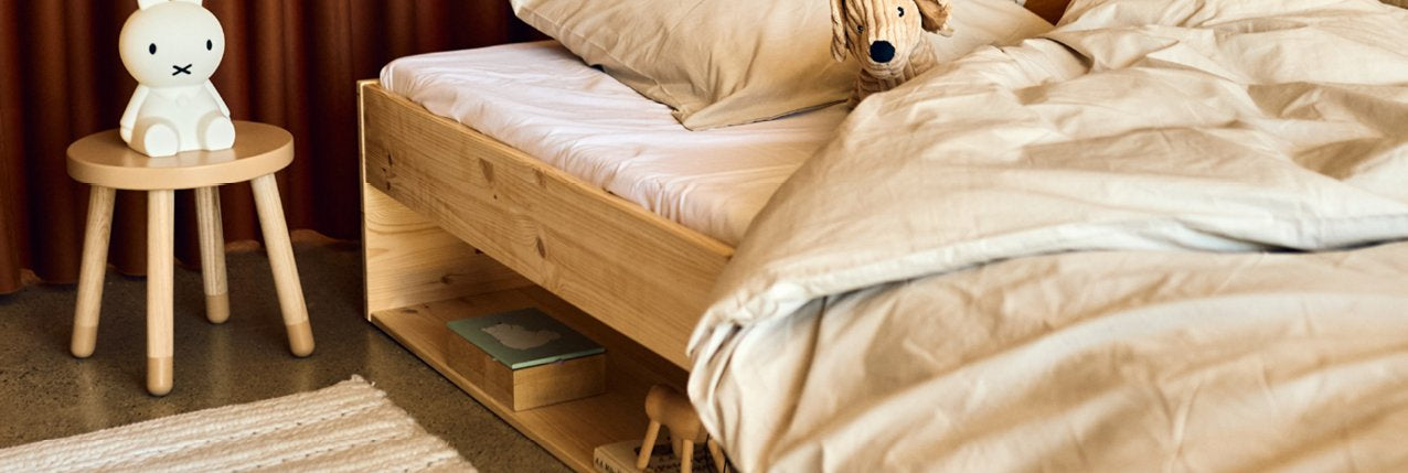Children's daybed with mattress and duvet