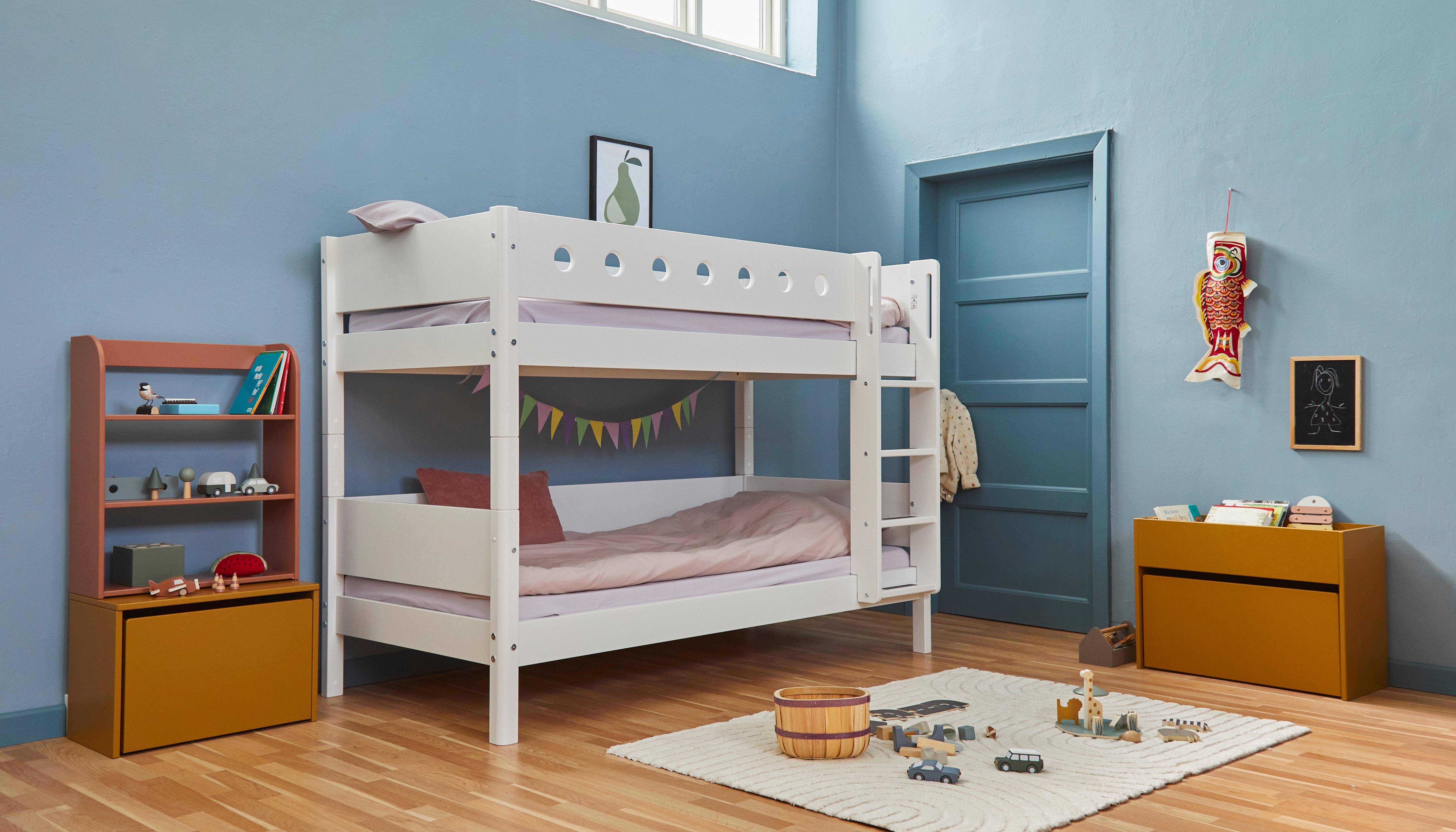 Room with a white bunkbed from FLEXA