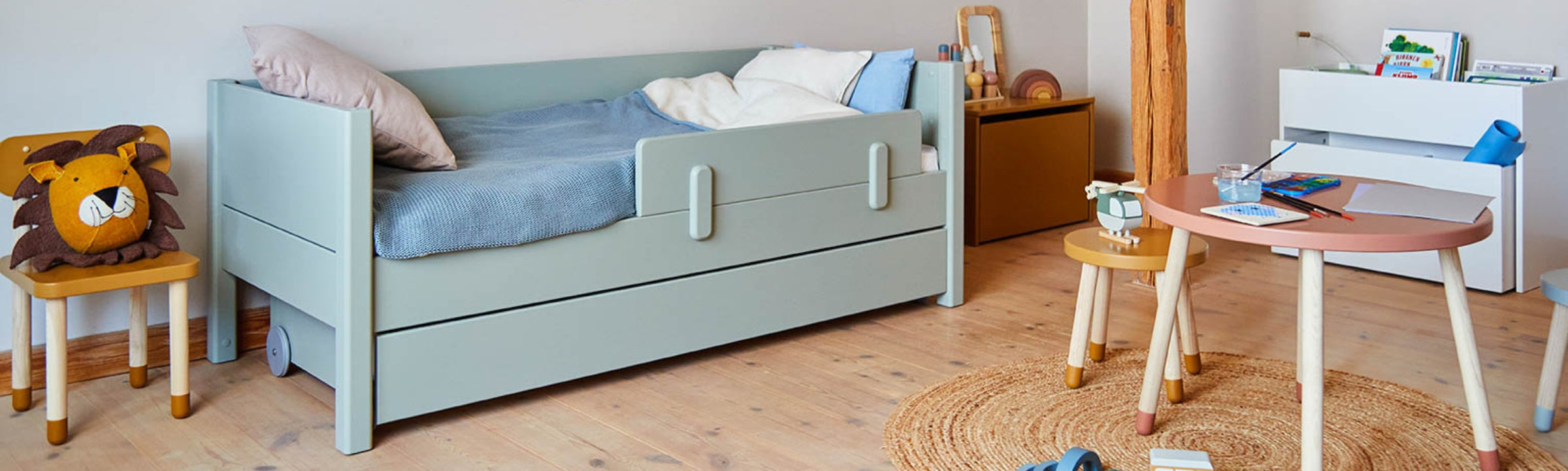 Room with a junior bed from FLEXA