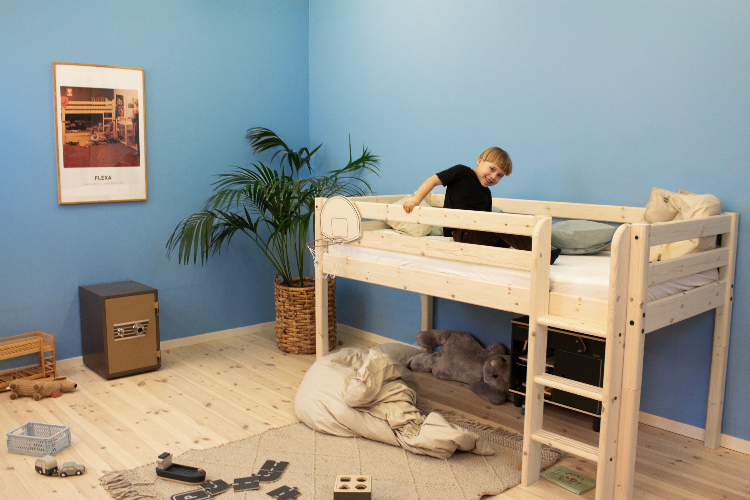 Boy in his room with a classic mid-high bed from FLEXA