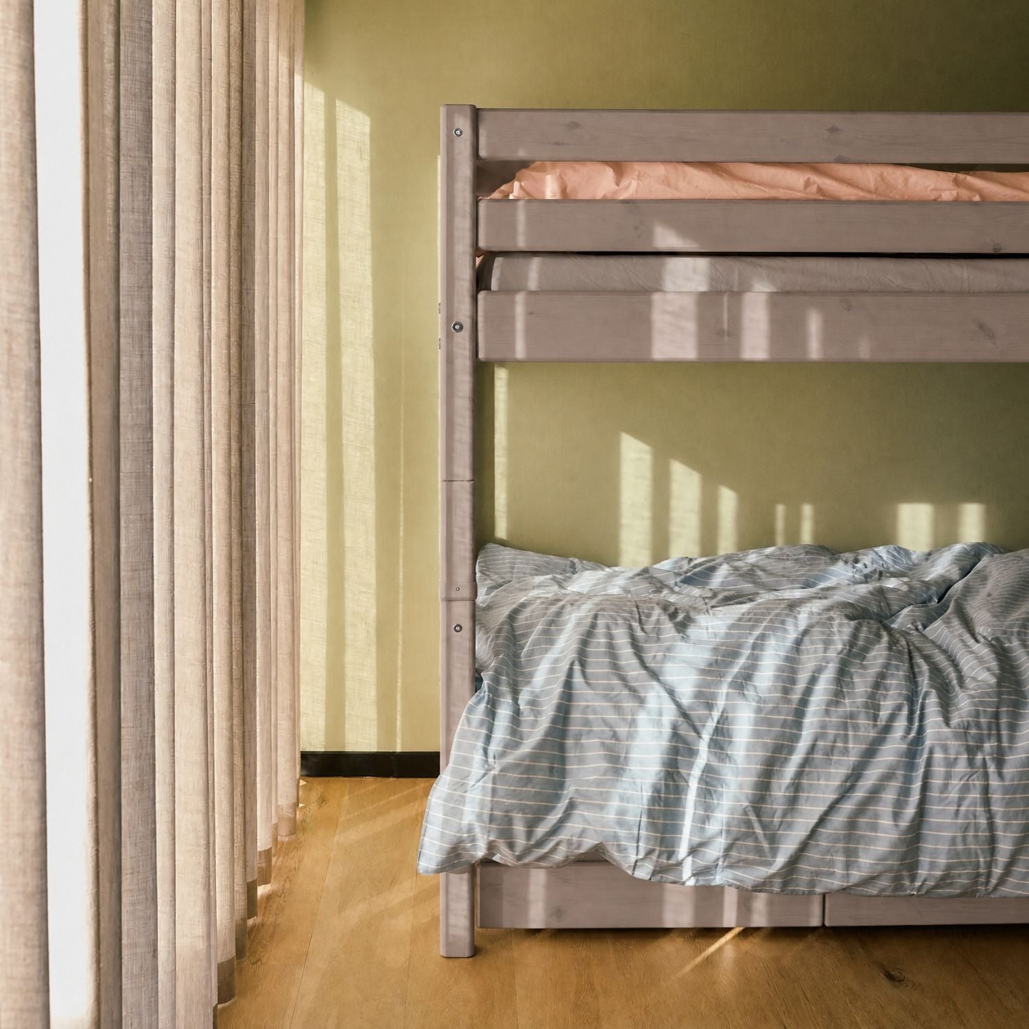 FLEXA bunk bed with straight ladder from the CLASSIC collection, blue and peach bedding, in a bright, child-friendly bedroom.