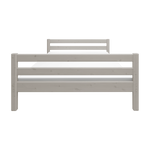 Cama individual FLEXA Classic de pino macizo gris con cabecero y piecero de listones, mostrada de frente en una habitación infantil.