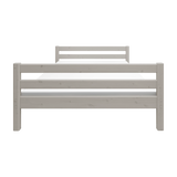 Cama individual FLEXA Classic de pino macizo gris con cabecero y piecero de listones, mostrada de frente en una habitación infantil.