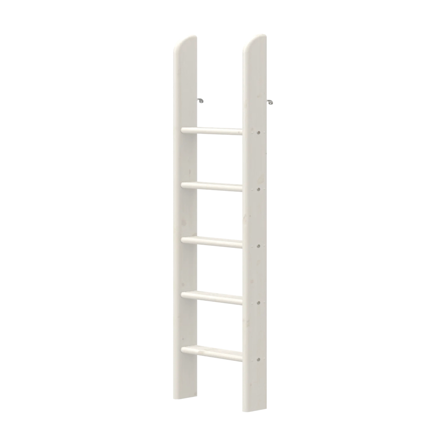 Cama alta blanca FLEXA con escalera recta de cinco peldaños, bordes seguros para los niños, colocada en posición vertical contra una pared de color neutro.