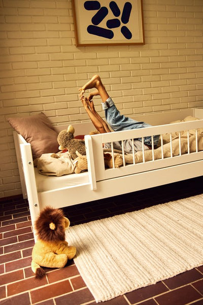 Daybed with safety rail