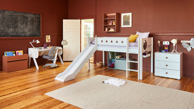 Mid-high bed w. straight ladder and slide