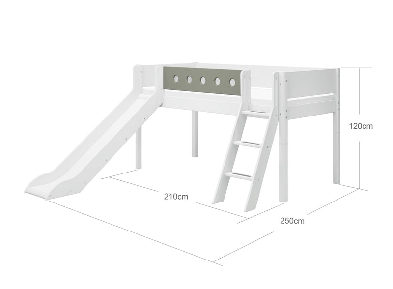 Halfhoogslaper m. schuine ladder en glijbaan