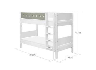 Bunk bed w. straight ladder