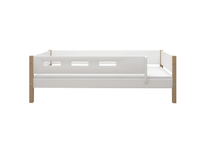Daybed w/ safety rail