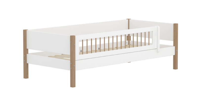 Cama individual con barrera de seguridad