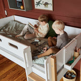 Spielbett 120 cm mit Rutsche und Absturzsicherung, 90x200 cm, Weiß/Eiche