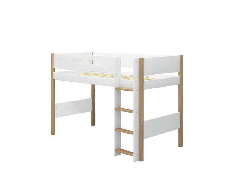 Semi-high bed w. straight ladder