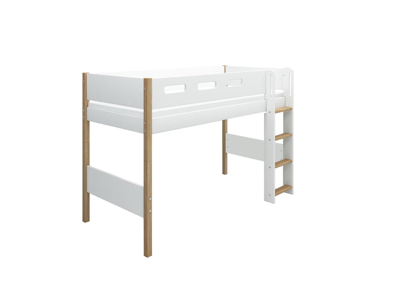 Cama semi-alta con escalera recta