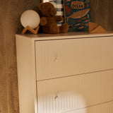 SAGA Ladenkast, 3 laden, Witte poten en knoppen, Volledig Wit met Groeven