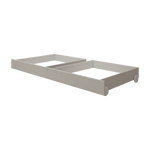 Cajones con ruedas para debajo de la cama FLEXA en color gris, de la colección CLASSIC, con bordes seguros para los niños, mostrados en una habitación infantil.