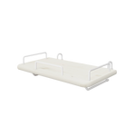 Mesita de noche FLEXA de la colección WHITE, de MDF de madera clara con soportes metálicos blancos, que se fija de forma segura junto a la cama.