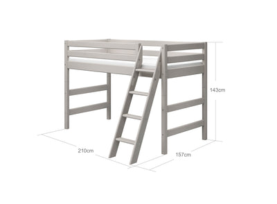 Verhoogde halfhoogslaper m. schuine ladder