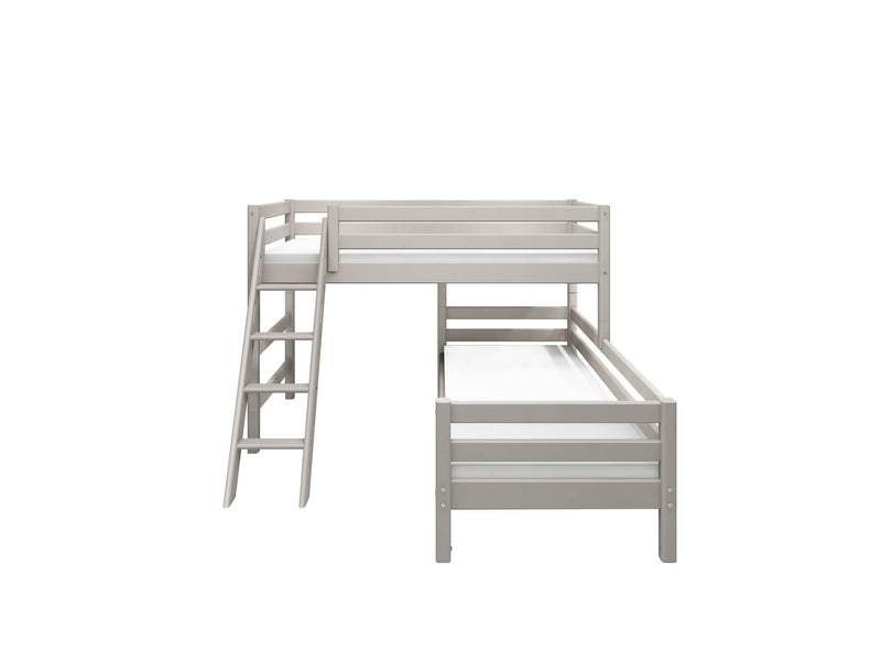 Verhoogde halfhoogslaper m. schuine ladder