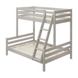 Échelle inclinée grise FLEXA pour lit superposé, en pin massif avec marches antidérapantes, conception sécurisée pour la chambre denfant.