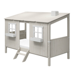 FLEXA WHITE huisframe voor eenpersoons- en halfhoogslapers met twee ramen, een ladder en een schuin dak, afgebeeld in een kinderkamer.