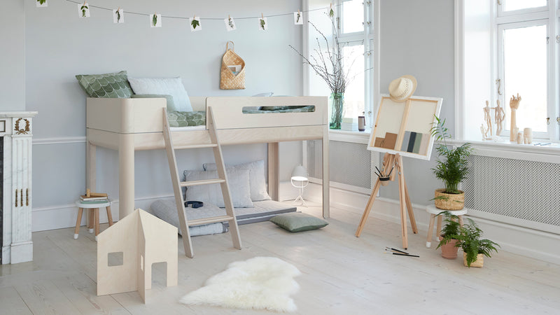 Mid-high bed with straight ladder