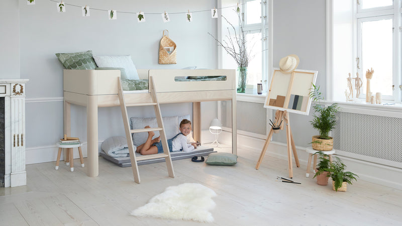 Mid-high bed with straight ladder