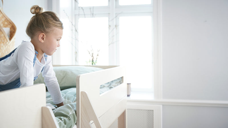 Mid-high bed with slanting ladder