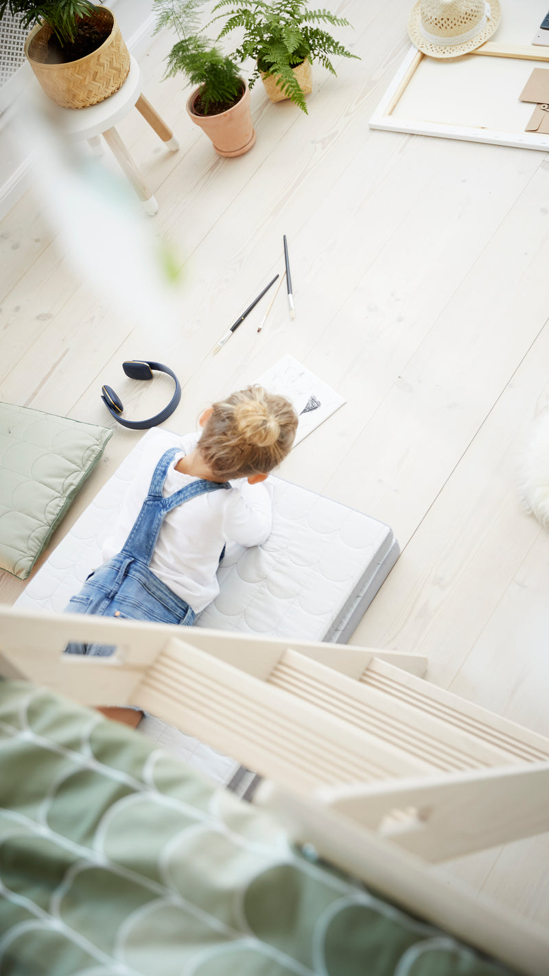 Mid-high bed with slanting ladder