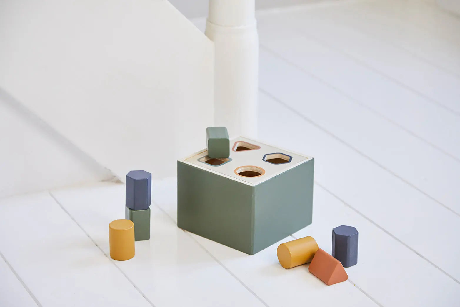 Wooden Shape Sorting box, 10 pcs, Handpainted, Green PLAY ACTIVE flexa-com.myshopify.com