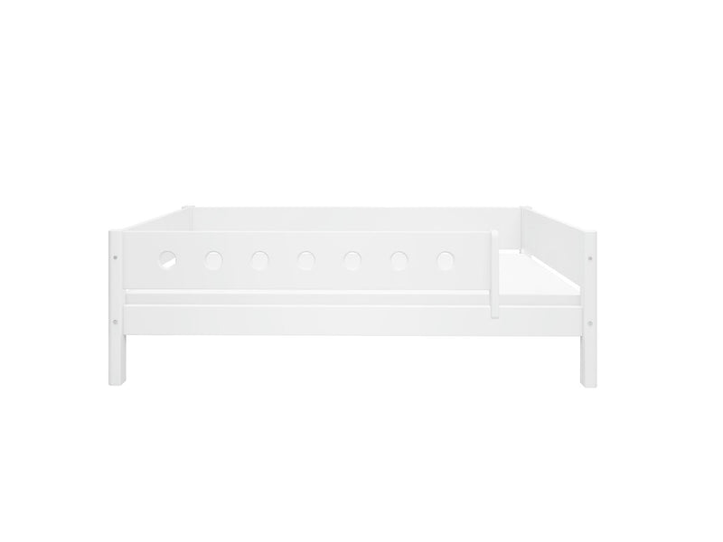 Daybed with safety rail