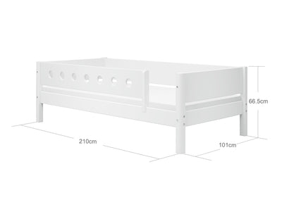 Daybed with safety rail