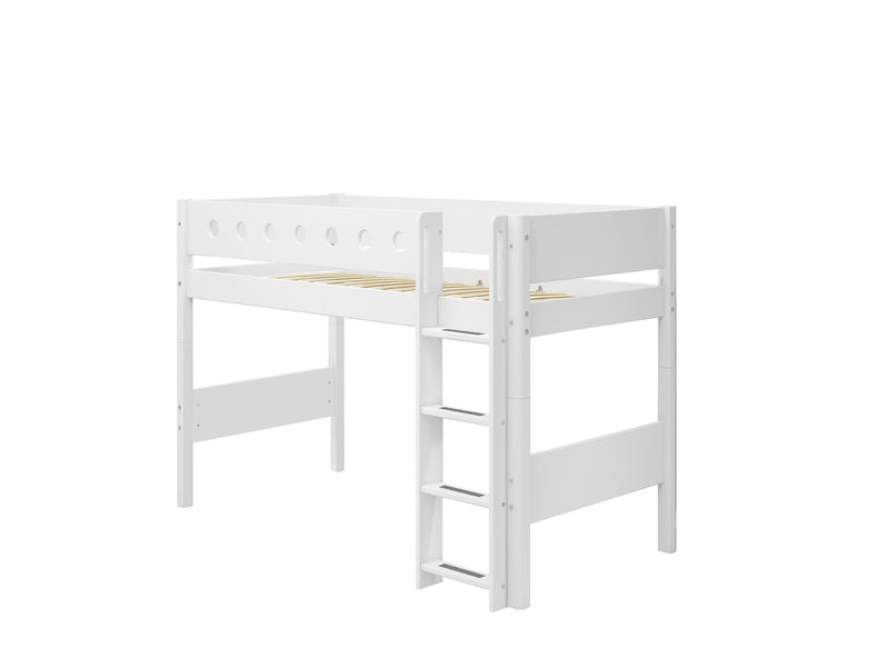 Semi-high bed w. straight ladder