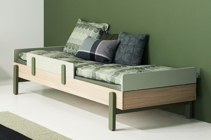 Single bed w. head- and foot board